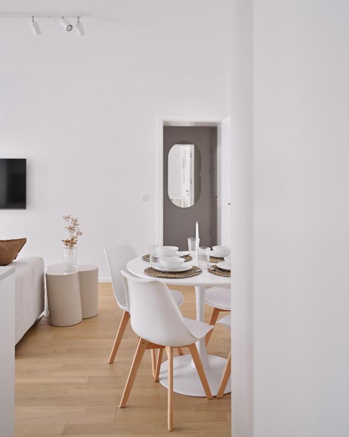 Apartment Stylish & Modern - Private Garden & Free Parking Wien