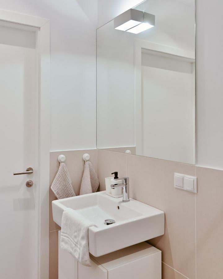 Apartment Stylish & Modern - Private Garden & Free Parking Wien