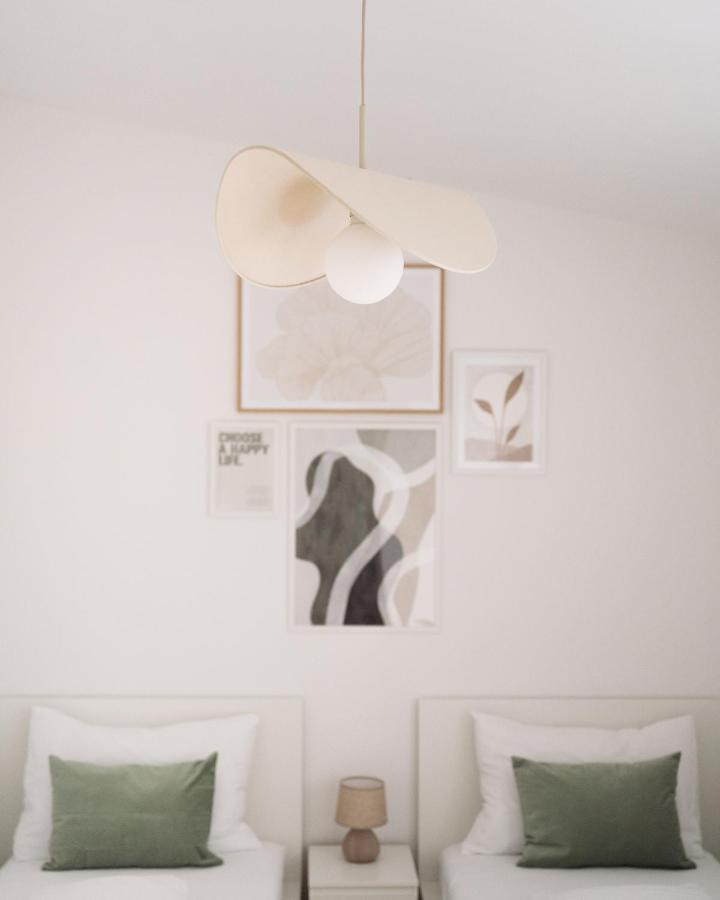 Apartment Stylish & Modern - Private Garden & Free Parking Wien